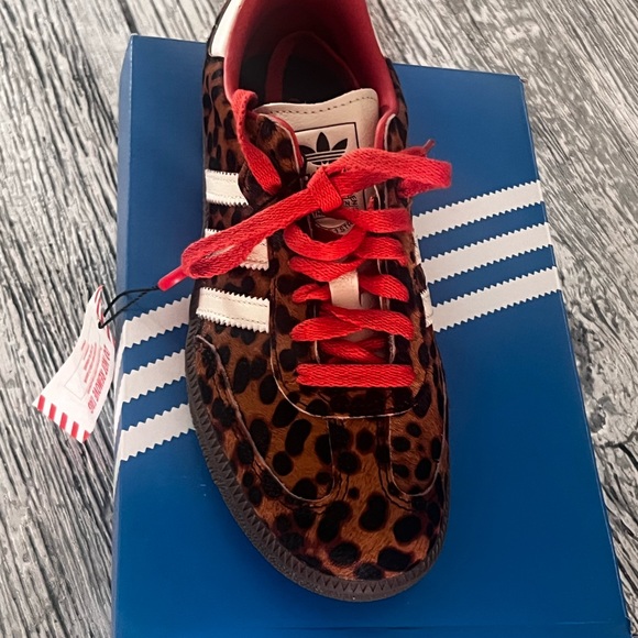 Never worn - Picture 2 of 2